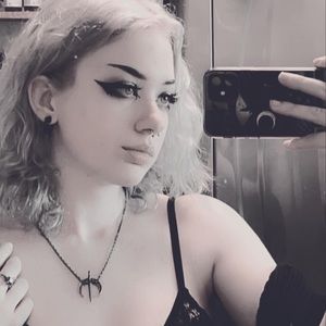 Meet your Posher, Hails